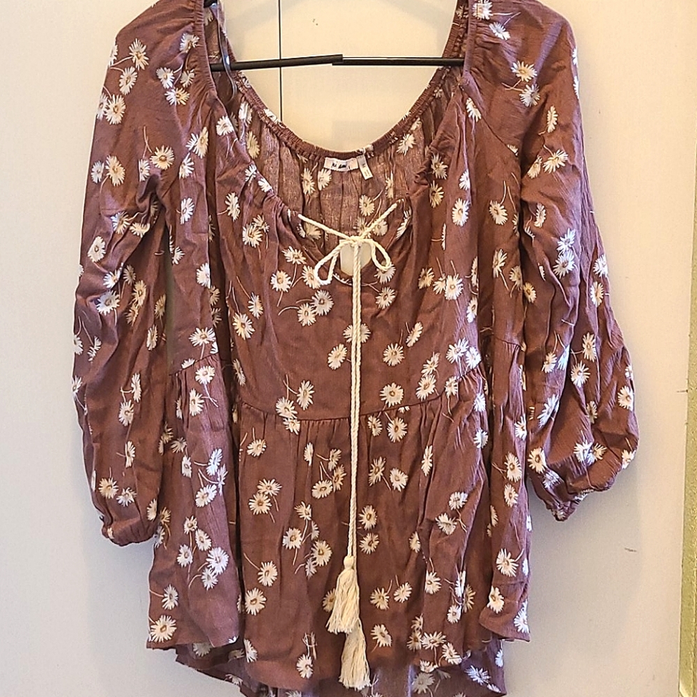 Francesca's Mauve Daisy Off the Shoulder Blouse- M